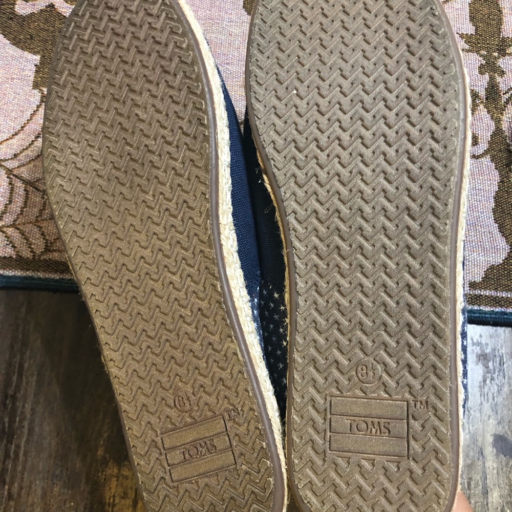 Toms - Picture 3 of 6